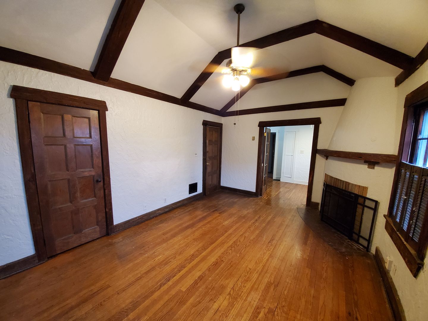 Oakwood Apartment: 259 Aberdeen Avenue