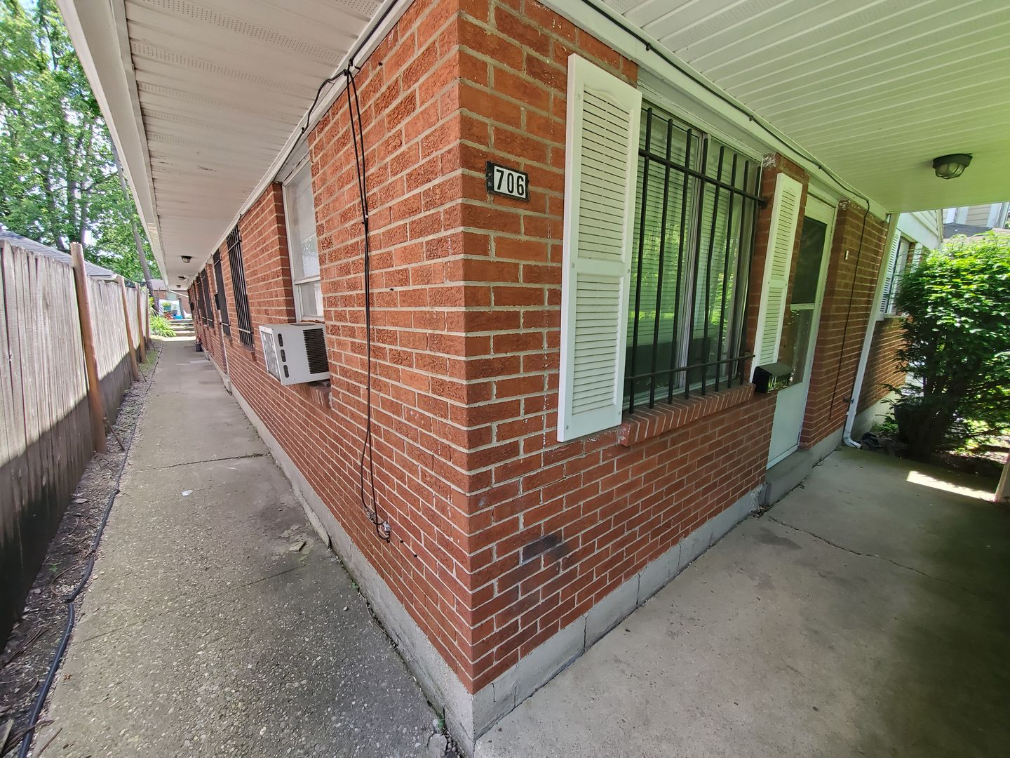 Dayton Apartment: 706 N Broadway St.