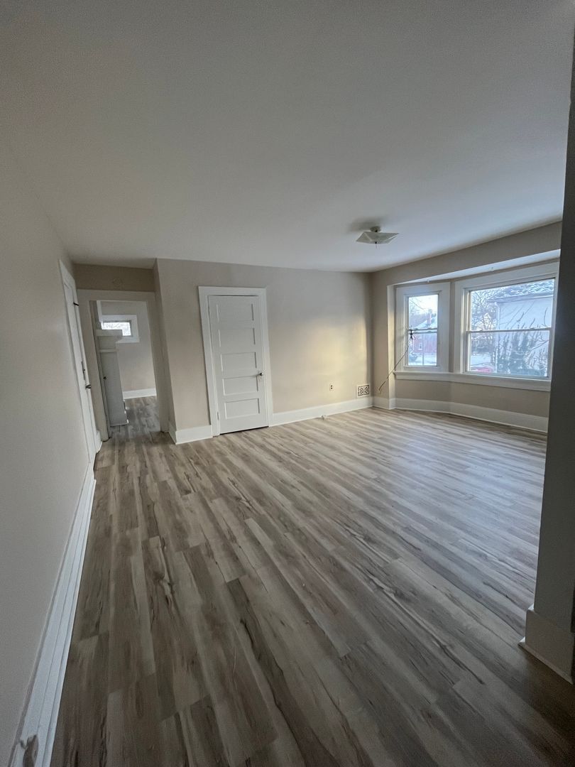 Dayton Apartment: 541-543 Grafton Ave