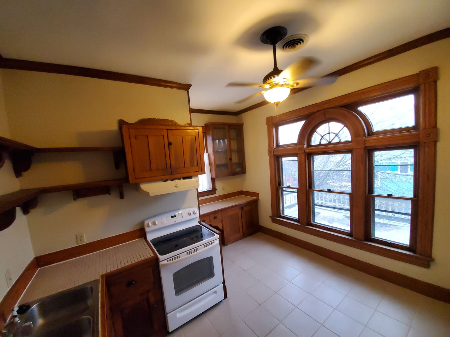Hamilton Apartment: 42 N 10th Street