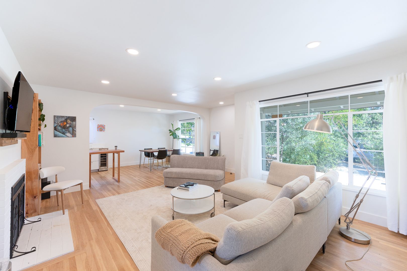 Ventura House: 309 Agnus Dr