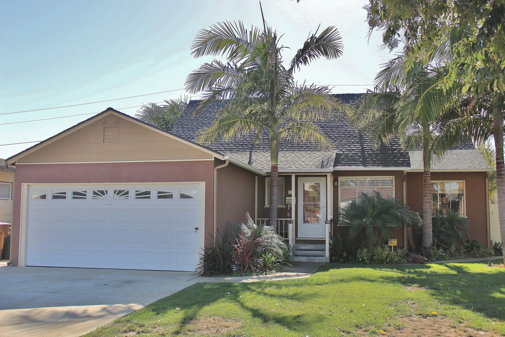 Ventura House: 3170 Strathmore Dr