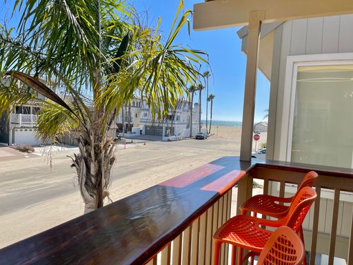 3 Bedroom + 2 Bathroom Home | Hollywood Beach | Oxnard | Fully Furnished – photo 1