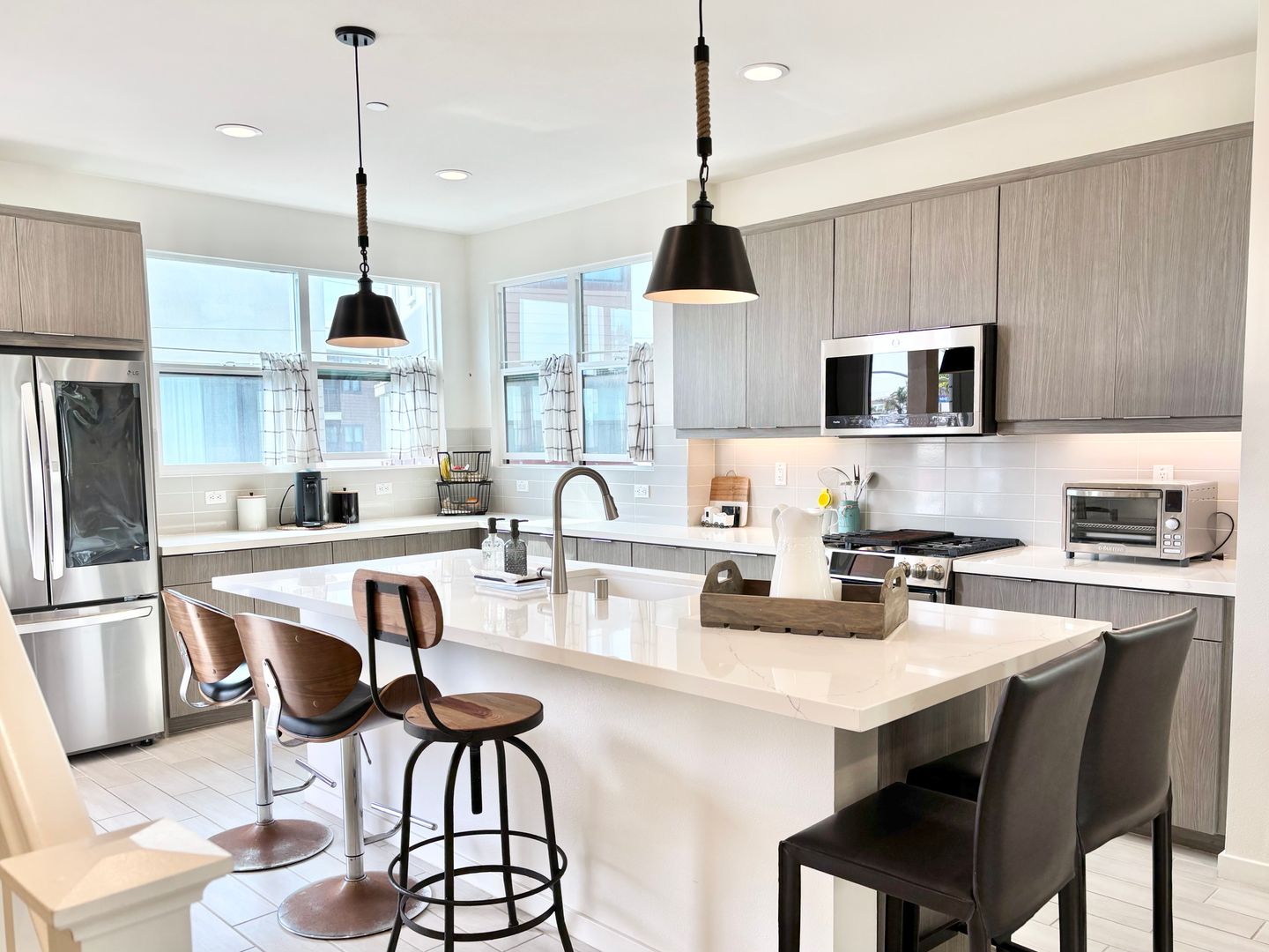 Oxnard House: 1105 Canal St