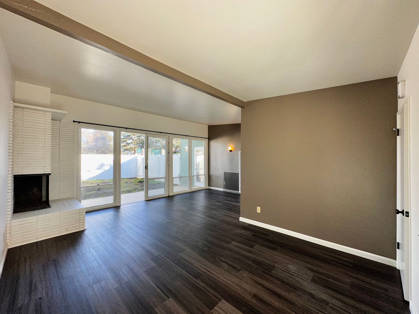 Oxnard Apartment: Doris Apartments