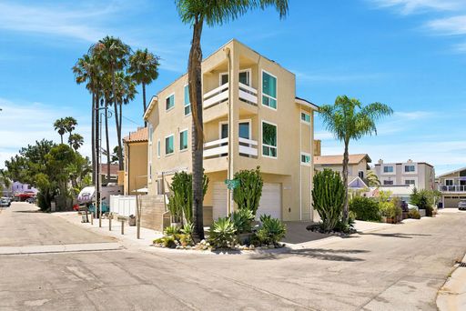 Oxnard / Silver Strand Beach / 2 bedroom 1 full bathroom with 2 half bathrooms – photo 1