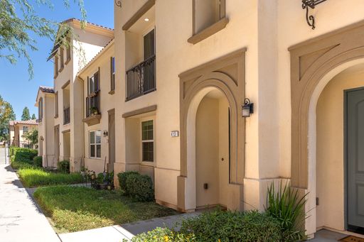 3 Bedroom + 3.5 Bathroom Townhome | Teso Robles | Camarillo | Unfurnished – photo 1