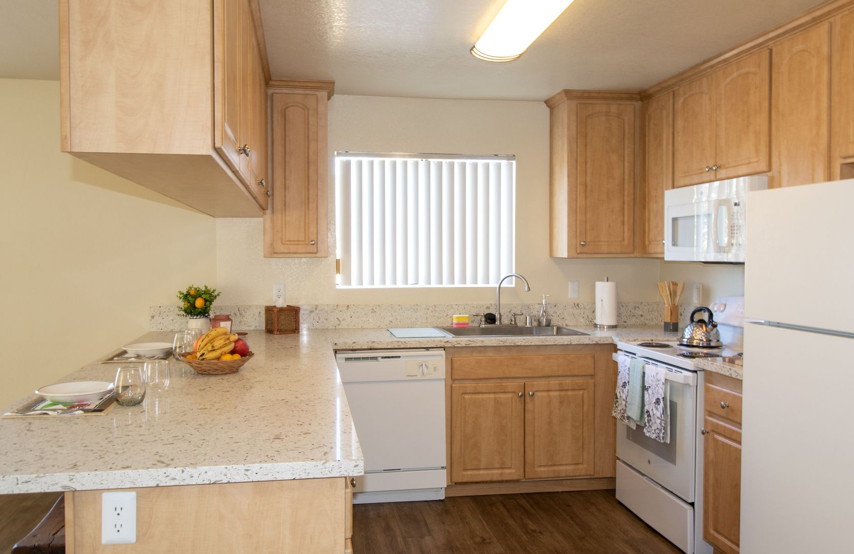 San Diego Apartment: 9585 Gold Coast Dr