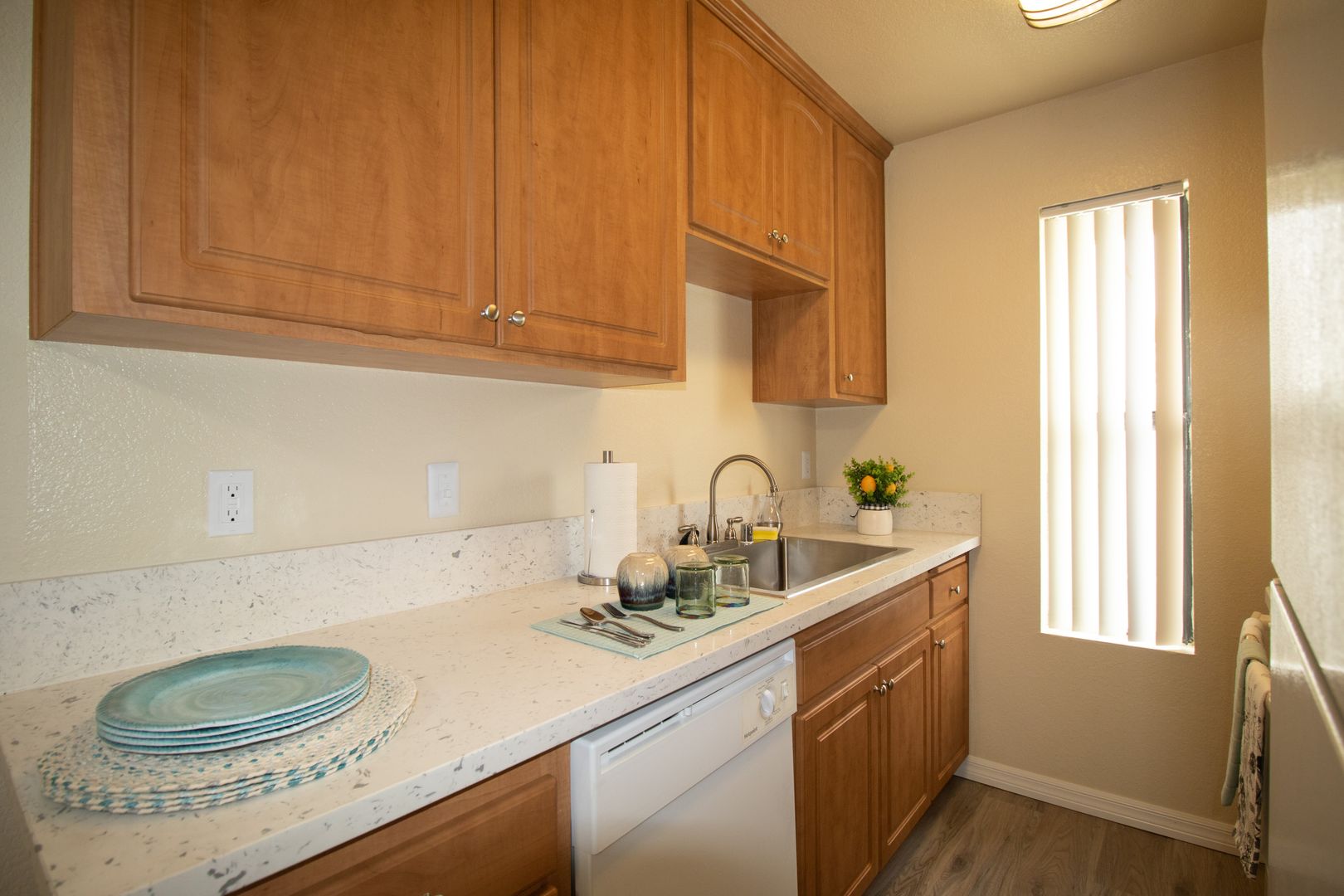 San Diego Apartment: 9585 Gold Coast Dr