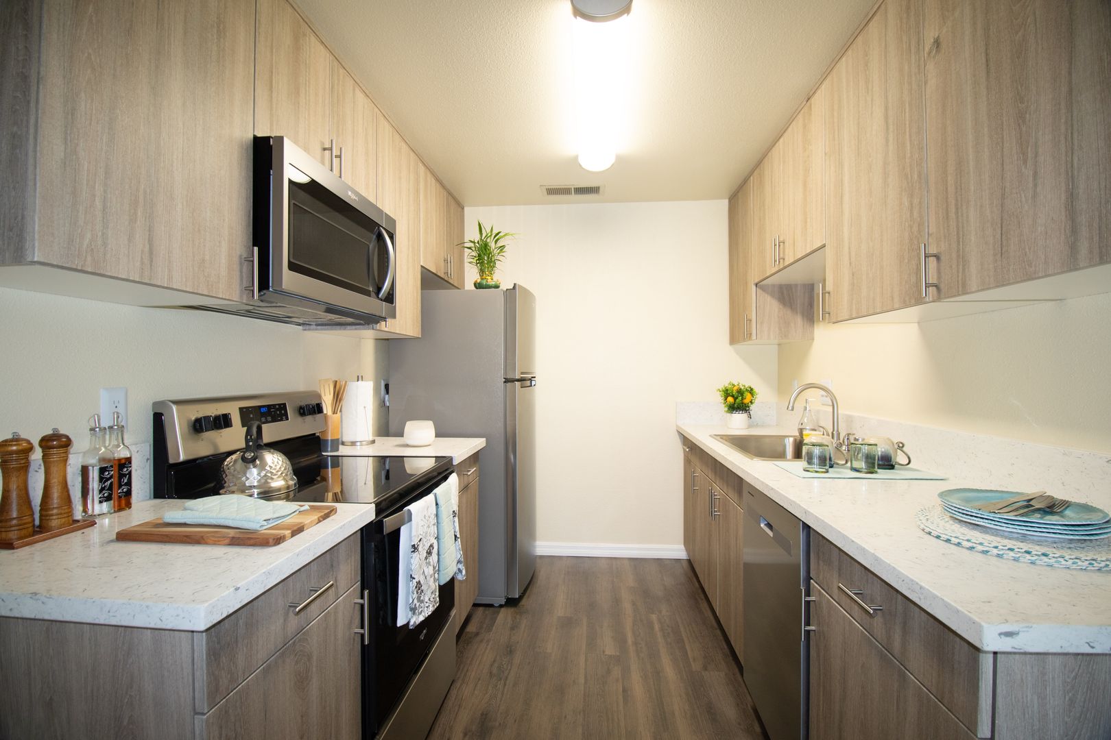 San Diego Apartment: 9585 Gold Coast Dr