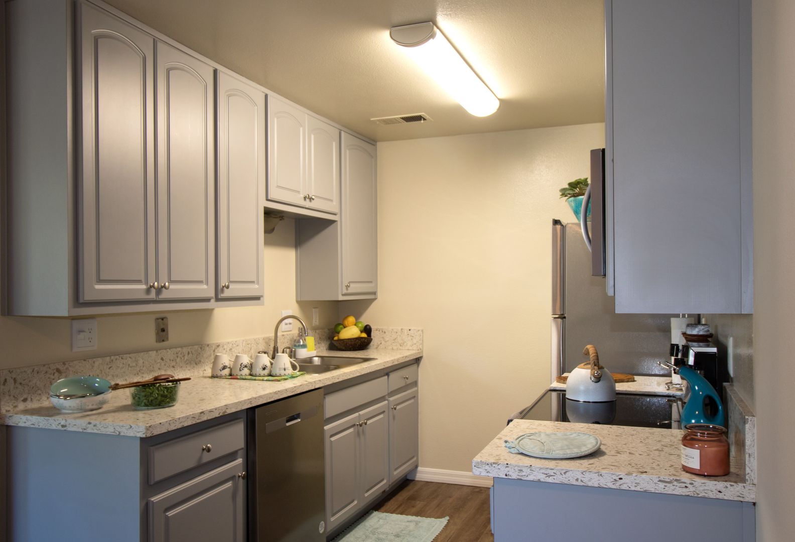 San Diego Apartment: 9585 Gold Coast Dr