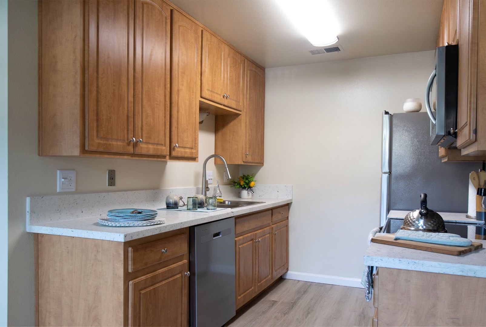 San Diego Apartment: 9585 Gold Coast Dr