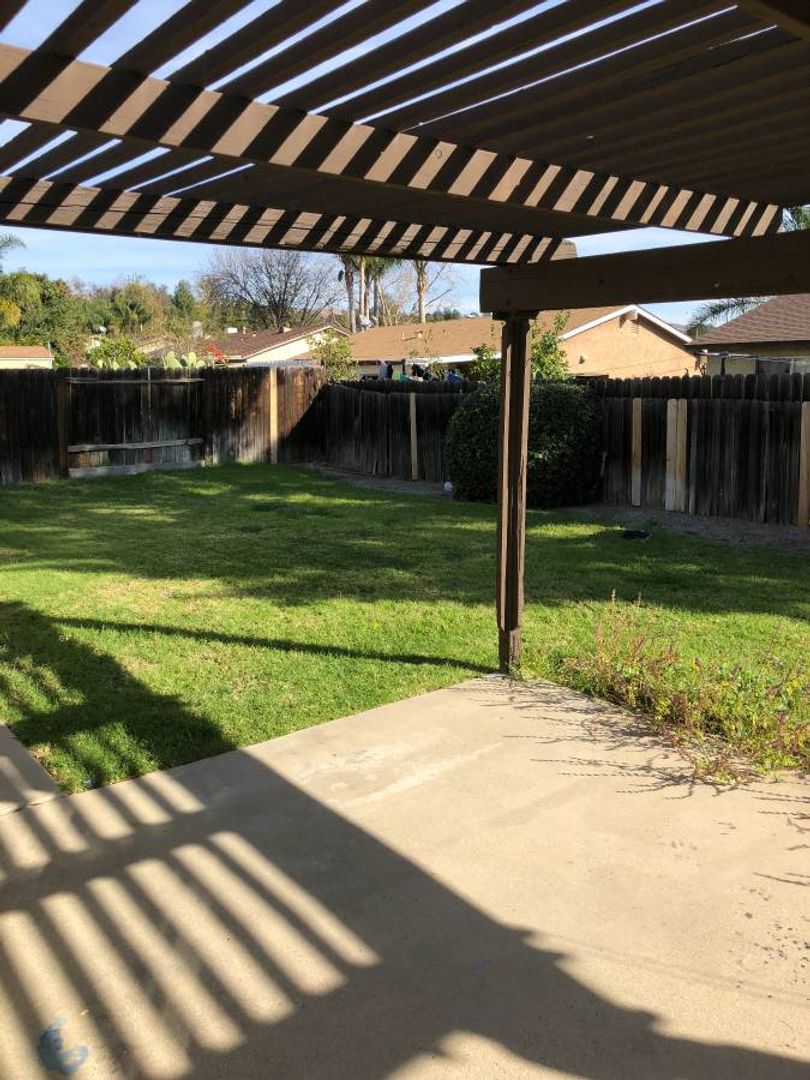 Moorpark House: 6414 N Berkley Circle