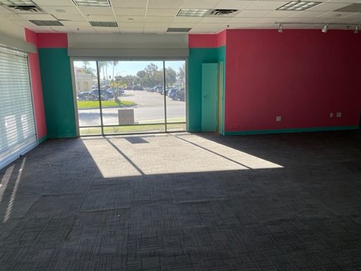 Ventura Shopping Center-End Cap – photo 1