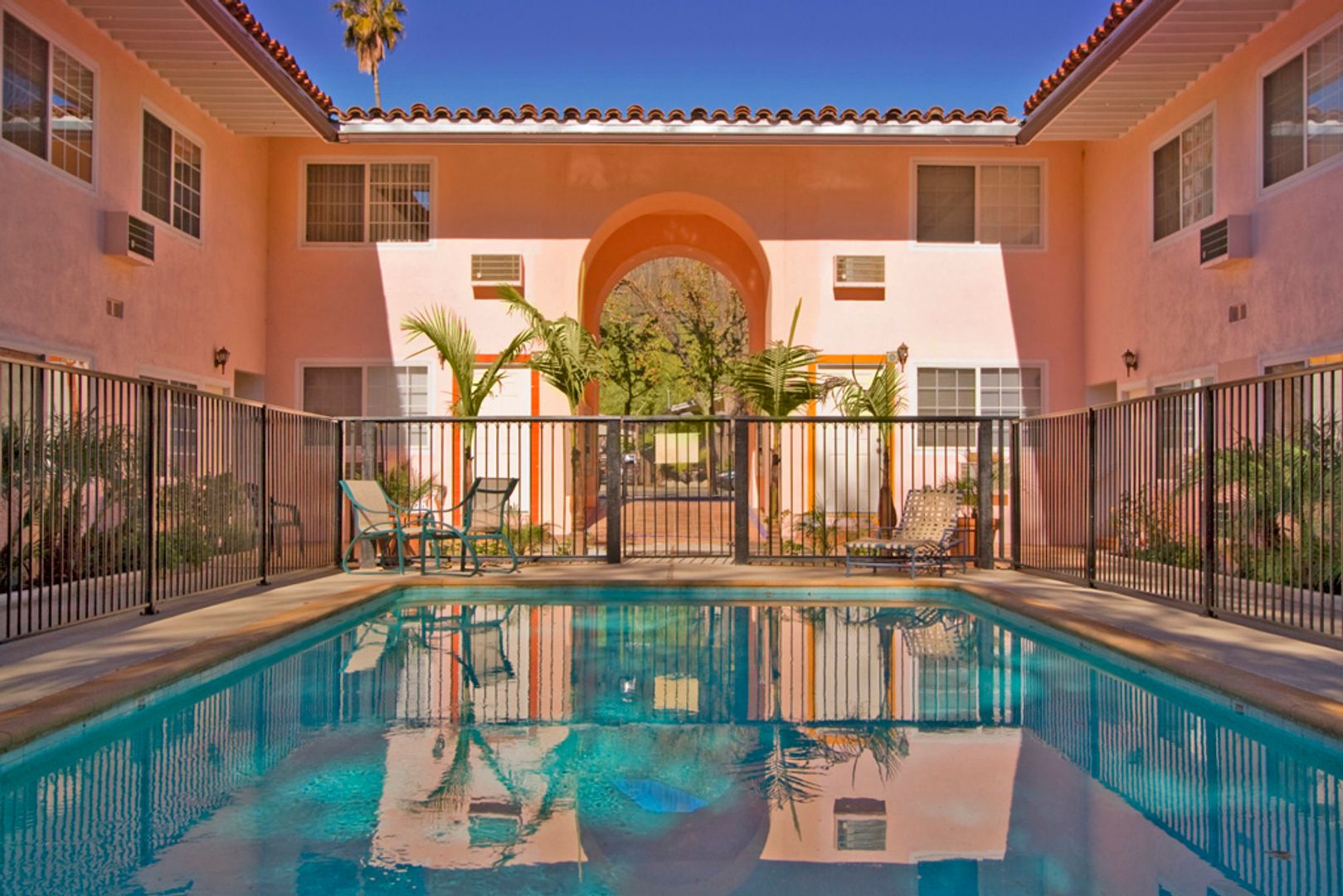 Ojai Apartment: 405-407 E Oak St