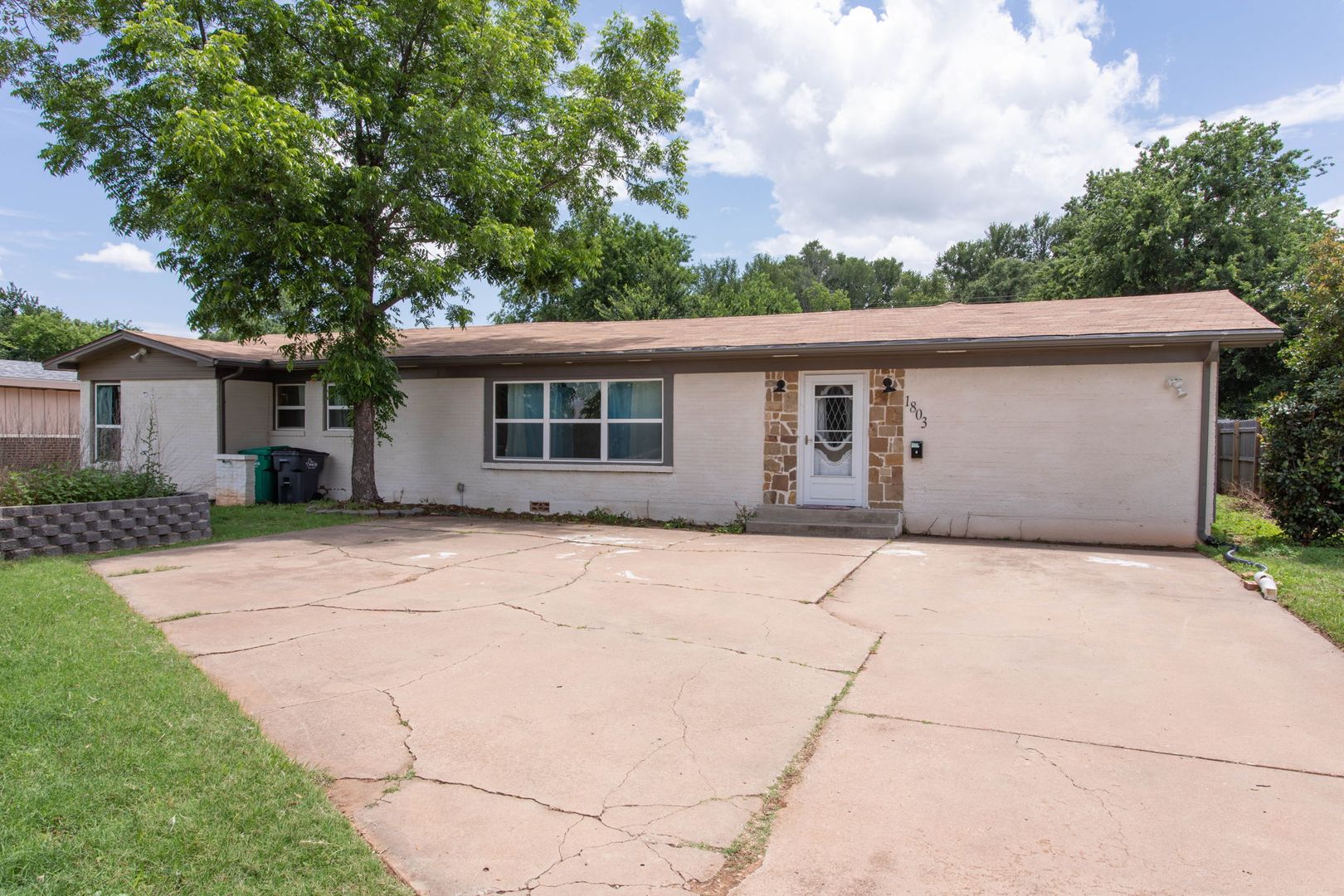 Wichita Falls House: 1803 Midwestern Pkwy