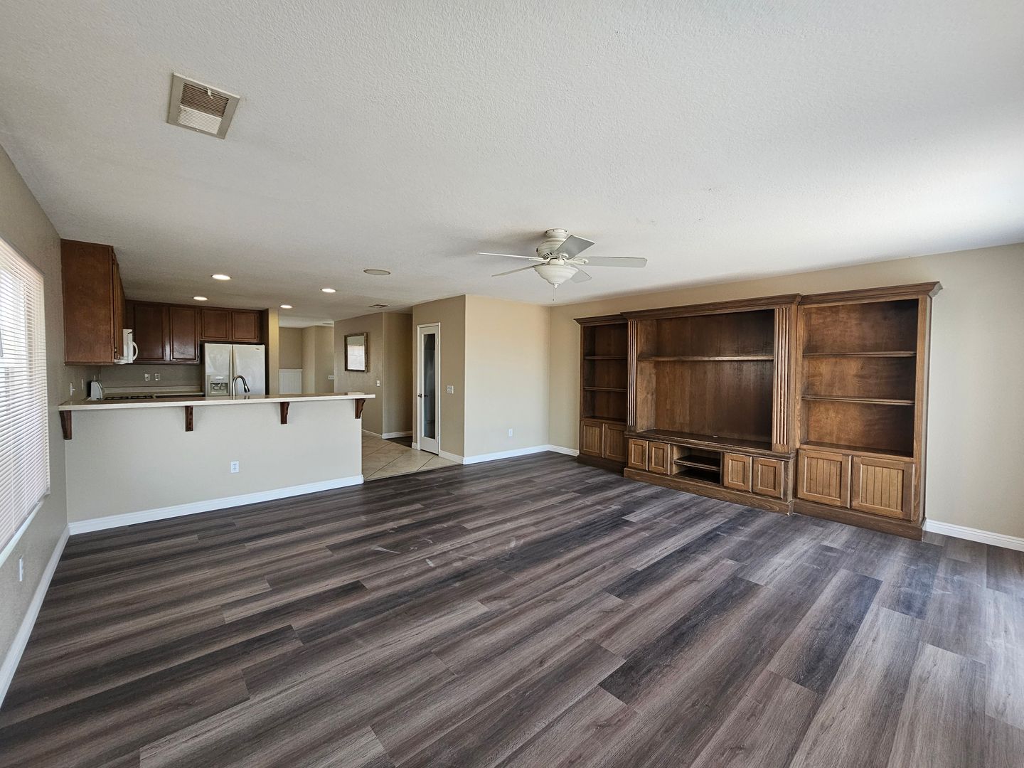 Imperial House: 805 e 2nd st