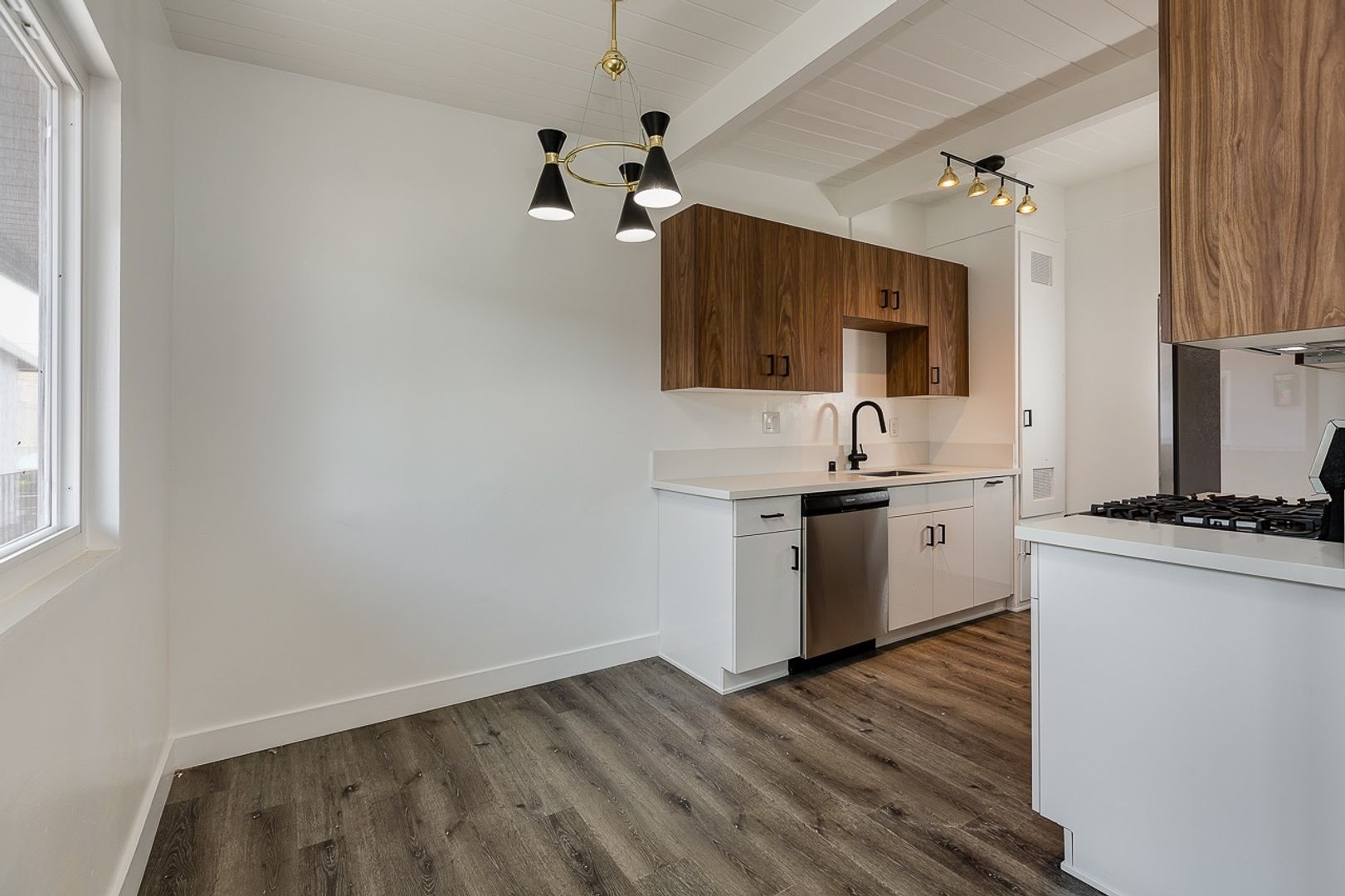 Long Beach Apartment: 2223 Myrtle Ave.