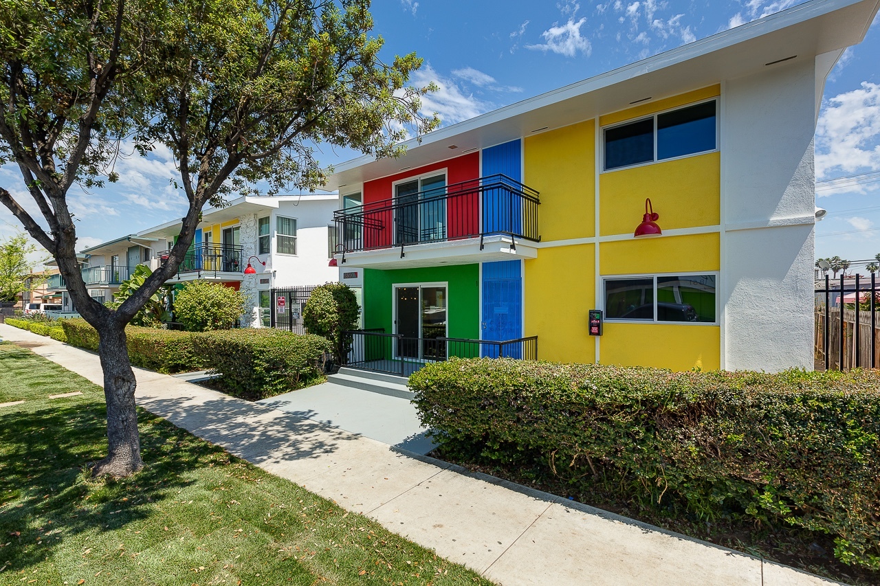 Long Beach Apartment: 1850-54 Pine Ave.