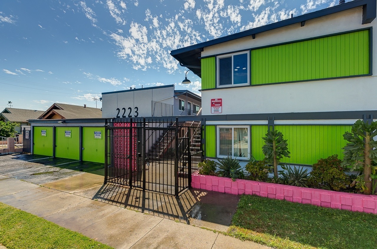 Long Beach Apartment: 2223 Myrtle Ave.