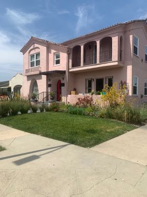2 Bedroom, 1.5 Bathroom with Central HVAC & Private Balcony in West Adams! – photo 1