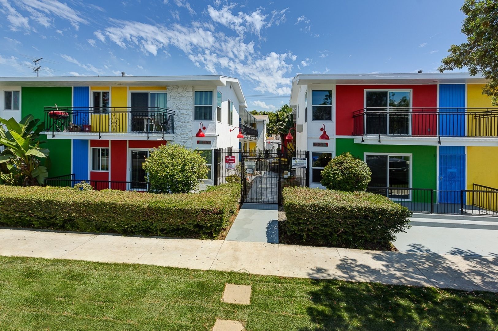 Long Beach Apartment: 1850-54 Pine Ave.