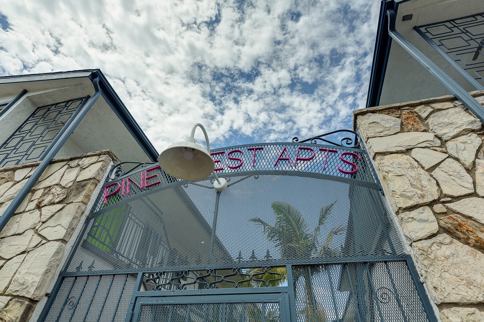 Long Beach Apartment: 1845-1851 Pine Ave.