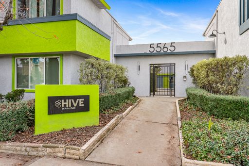 CLICK HERE >>MODERN STYLE 2 BD Apartment- 1 MONTH FREE!! WOW!! in Long Beach | Gated Parking | Pool | Pet Friendly | Onsite Laundry | – photo 1