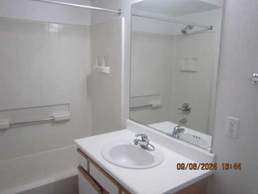 Beautifully Remodeled Three Bedroom Two Bathroom I Vouchers Accepted I A/C I Parking – photo 1