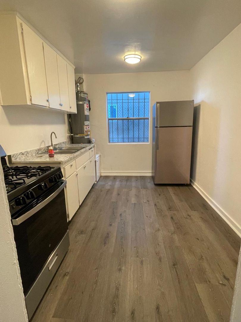 Los Angeles Apartment: 825, 829 & 833 E 108th St
