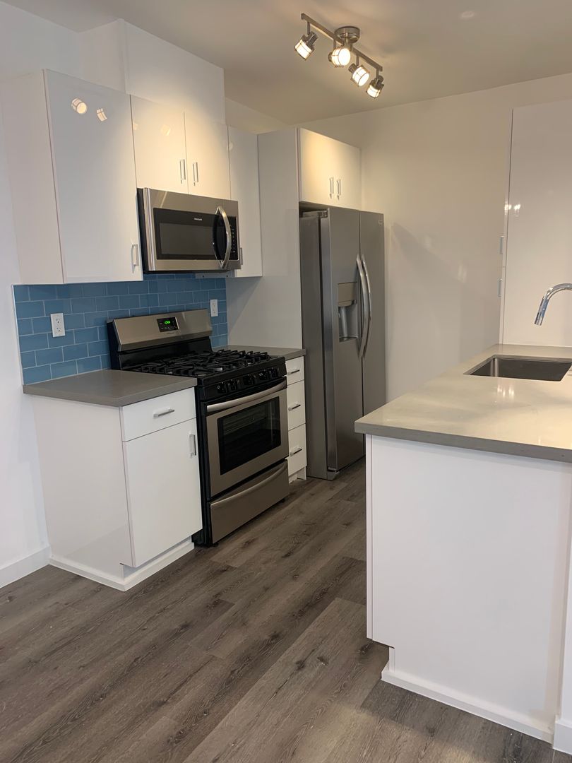 Santa Monica Apartment: 906 9th St