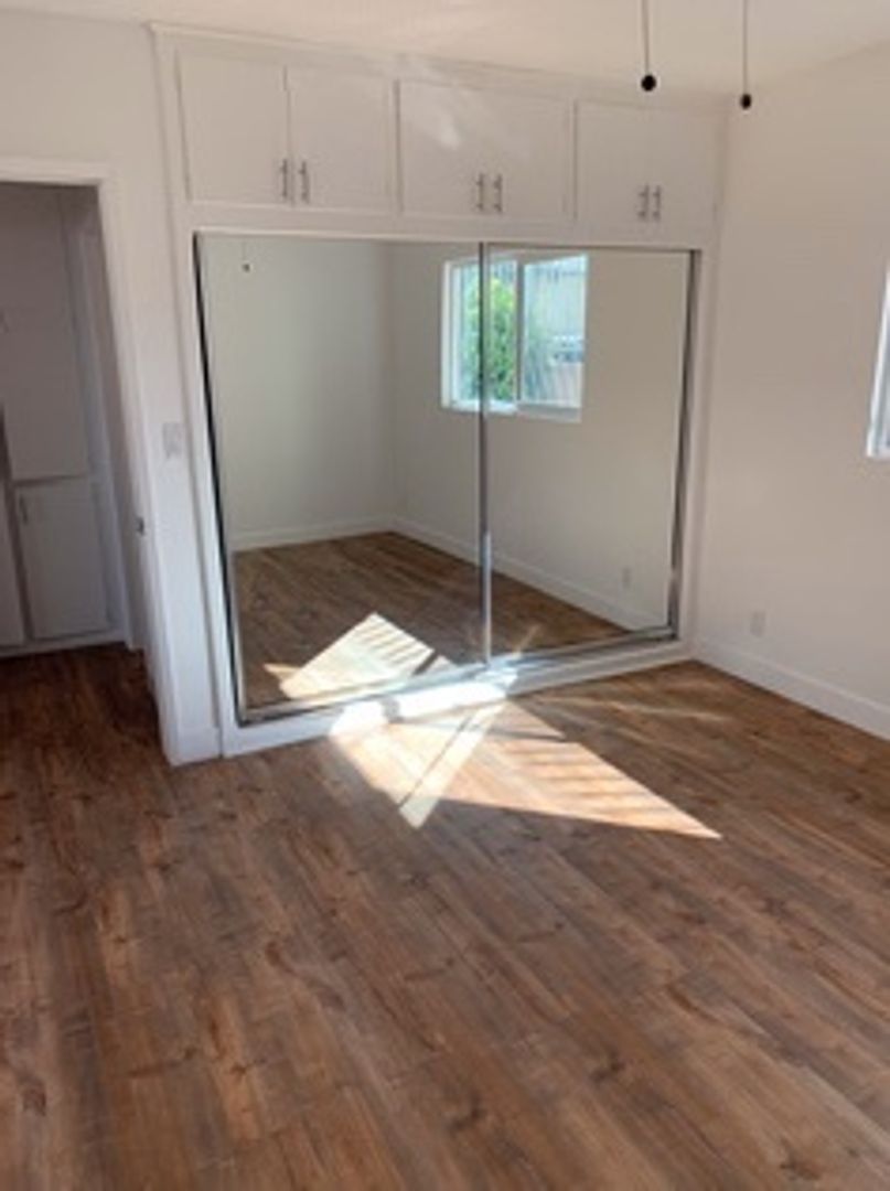Los Angeles Apartment: 5017 S. Figueroa St.