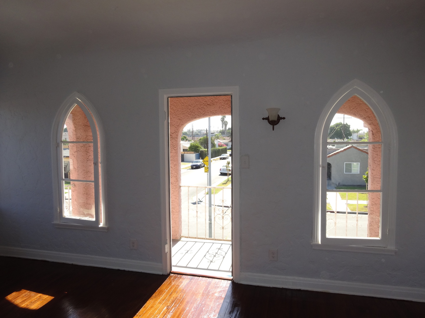 Los Angeles Apartment: 2901 Somerset Drive