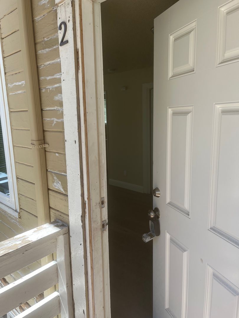 Cedar Glen Apartment: 29180 N. Lyons Dr.