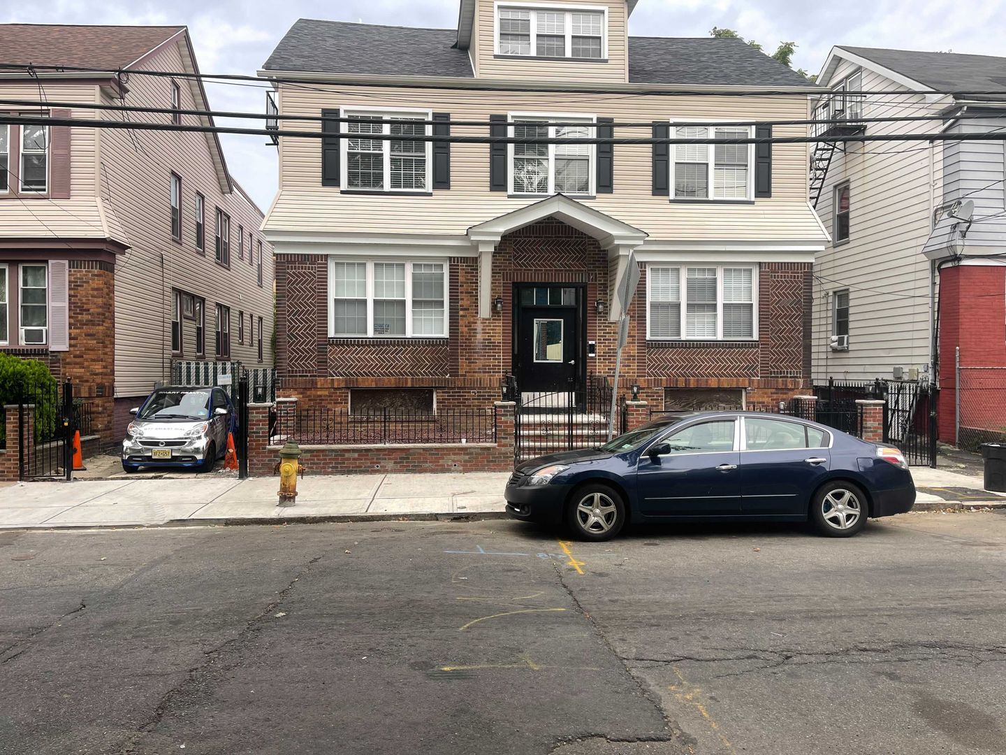 NEWARK Apartment: 421-423 Leslie Street
