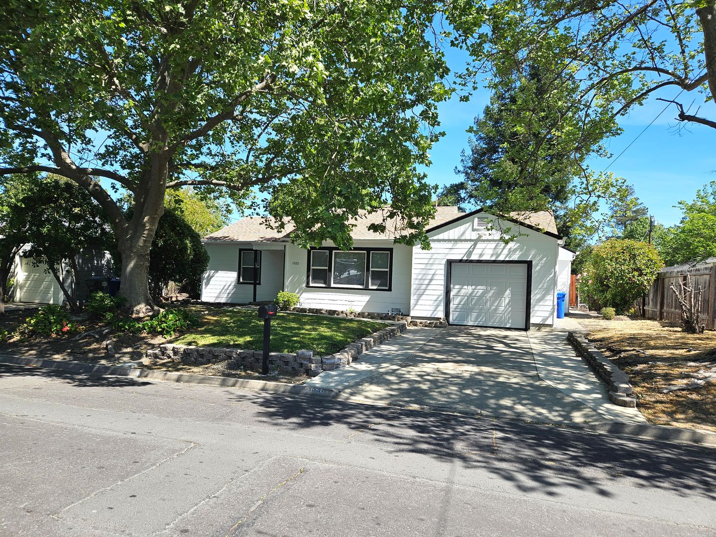 Concord House: 1880 San Vincente Drive