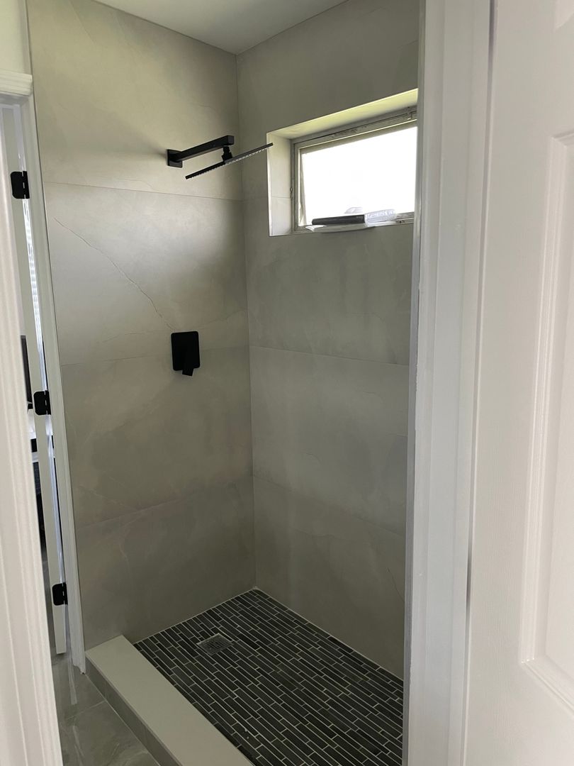 Hallandale Apartment: 212 NE 8th Ave