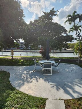 Stunning Apartment at 467 Golden Isles Drive – photo 1