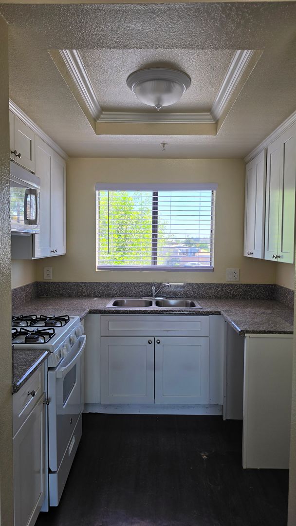 Bloomington Apartment: 18181 Valley Blvd