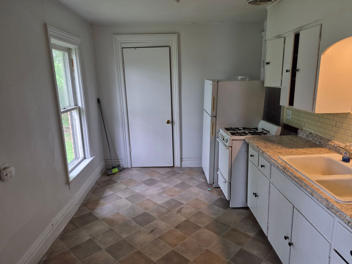 Kalamazoo Apartment: 227 Douglas