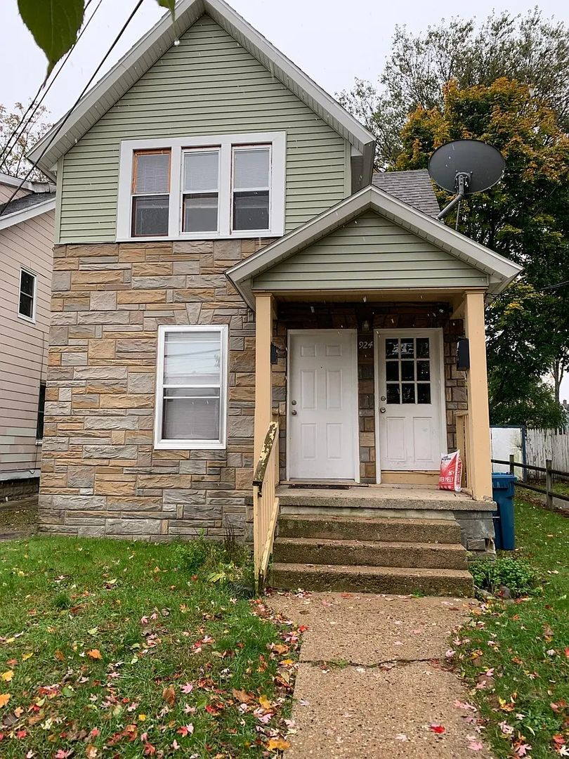 Grand Rapids Apartment: 924 Fountain St NE