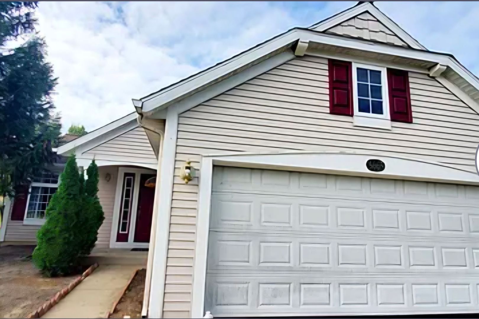 Kentwood House: 5665 E Grove Dr SE