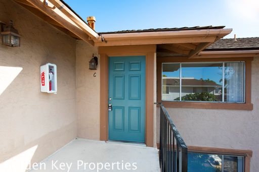 Charming 2BR/1BA Apartment in Vista! – photo 1