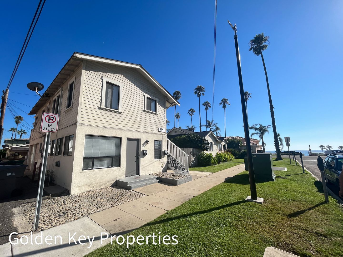 Oceanside Apartment: 622 - 624 N. Pacific St.
