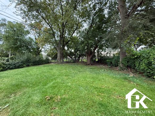 Listing photo thumbnail