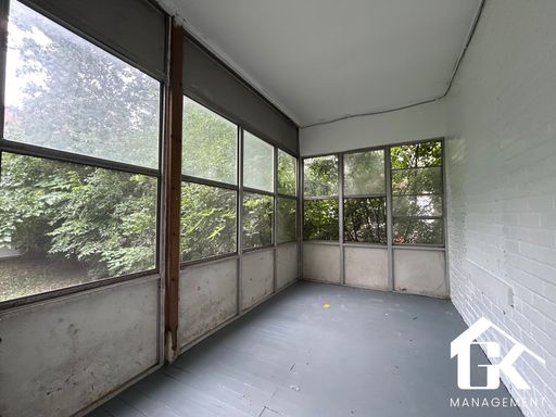 Listing photo thumbnail