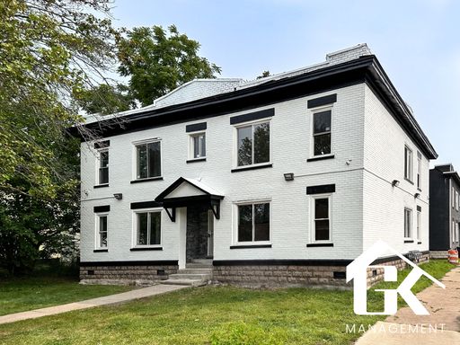 Listing photo thumbnail