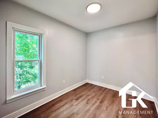 Listing photo thumbnail
