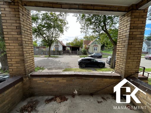 Listing photo thumbnail