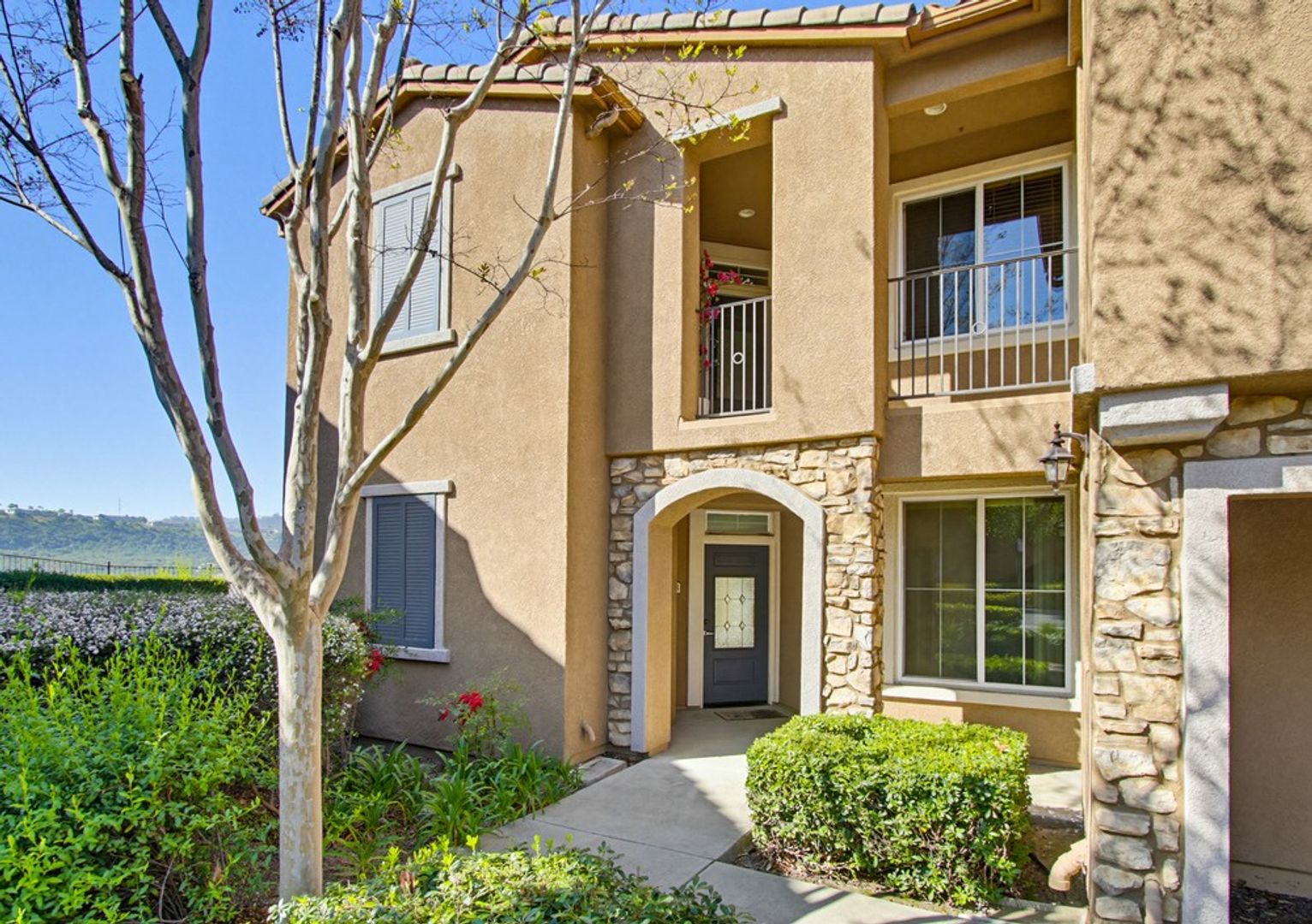 San Diego House: 12680 Creekview Drive #143